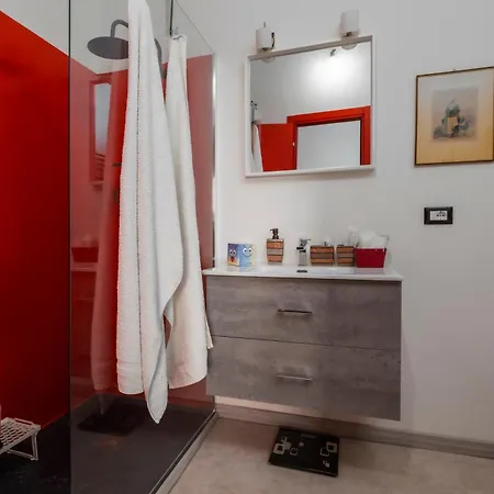 Piazza Vittorio Urban 4*